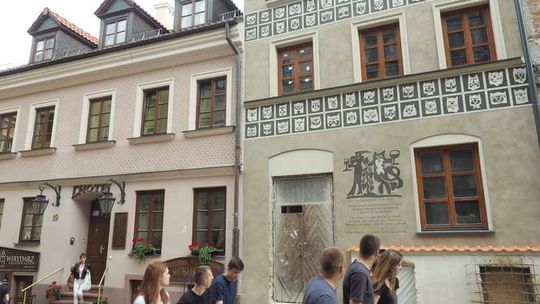 Rusztowania zniknęły, kocia kamienica na Starym Mieście już odsłonięta