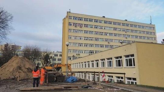 Ruszyła rewitalizacja kampusu uczelni. Najlepiej dojechać autobusem