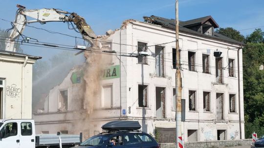 Ruszyła rozbiórka kamienic koło ronda przy Gali. Są utrudnienia [zdjęcia]
