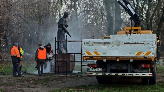 Ruszyła rozbiórka pomnika pierwszego rektora KUL. Uczelnia zapewnia, że to nie przez przyszłe sąsiedztwo