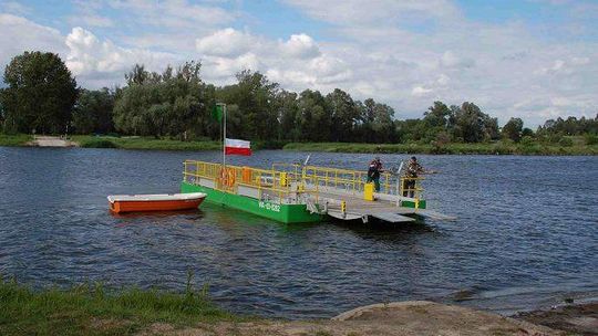 Ruszyły przeprawy promowe przez Bug