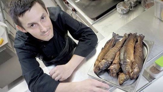 Rybna uczta w Perłowej Pijalni Piwa. Przepis na rosół rybny