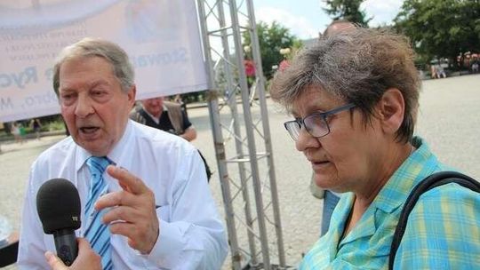 Rycerze Maryi pikietowali. Chcą likwidacji spółek miejskich. Tłumów nie było