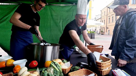 Rynek w Zamościu pełen smaków. Rozdawali jedzenie i pieniądze