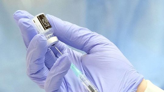 Ryś: trzy szczepionki przeciw COVID-19 objęte przyspieszonym trybem oceny przez EMA