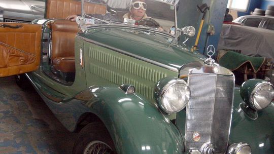 Ryszard Dziewa i mercedes V170 roadster z 1938 roku. Brylant w rodzinie (wideo)