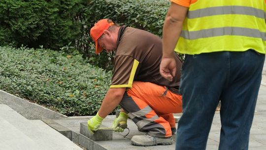 Rząd dorzuci gminie Głusk do remontu dróg