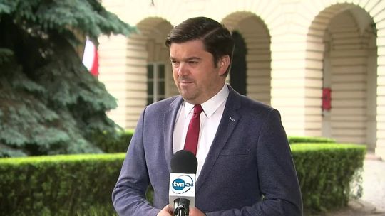 Rząd luzuje restrykcje, zaszczepieni nie wliczają się do limitów. Co na to RODO?