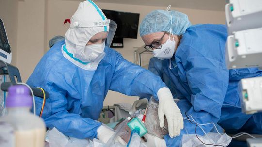 Rząd ma nową strategię walki z koronawirusem. Zmiany już od poniedziałku