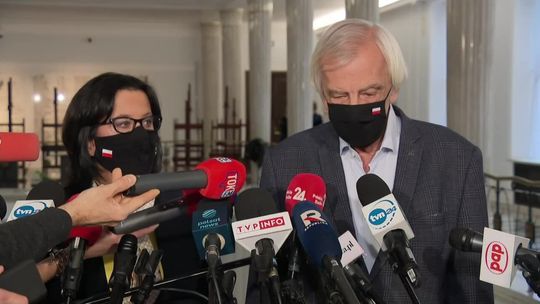 "Rząd nie myśli o przedłużeniu stanu wyjątkowego". Terlecki zapowiada dopuszczenie mediów do granicy