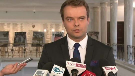 Rząd za obniżeniem wieku emerytalnego. "Są na to pieniądze"