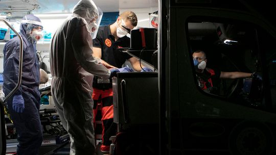 Rzecznik MZ przyznaje: Może zabraknąć personelu medycznego