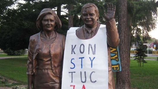 Rzecznik praw obywatelskich pyta policję o "znieważenie pomnika"