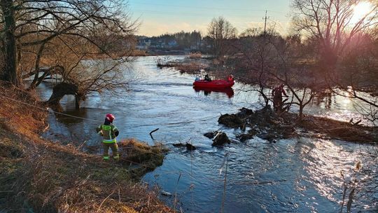 Rzeka Wieprz porwała matkę z dzieckiem. Poszukiwania kobiety przerwano