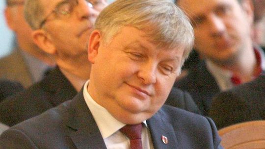 Rzeka zalała pola. Prokuratura oskarża wójta