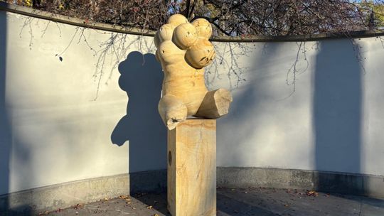 Rzeźba, która… molestuje? „Pomona” wzbudza skrajne reakcje