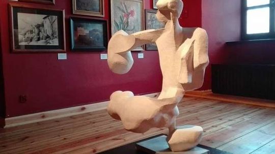 Rzeźby Ludmiły Stehnovej w Kazimierzu Dolnym