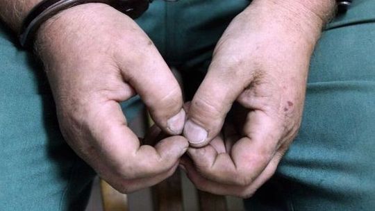 Rzucił matkę na łóżko i zgwałcił. 50-latek usłyszał wyrok