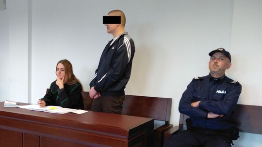 Rzucił się na znajomego z nożem i metalową rurką. Poszło o kobietę [zdjęcia]