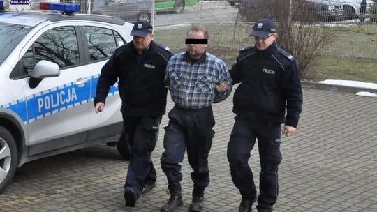 Rzucił się z nożem na policjantów, potem do nich strzelił