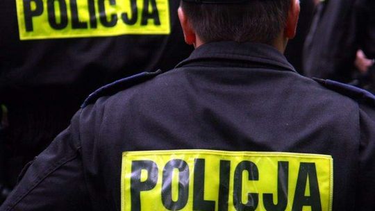Rzucili się z pięściami na policjantów. Areszt na trzy miesiące