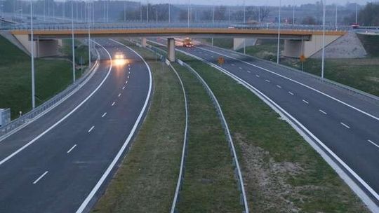 S17: Ciemność, widzę ciemność. Kiedy wróci oświetlenie na ekspresówce?