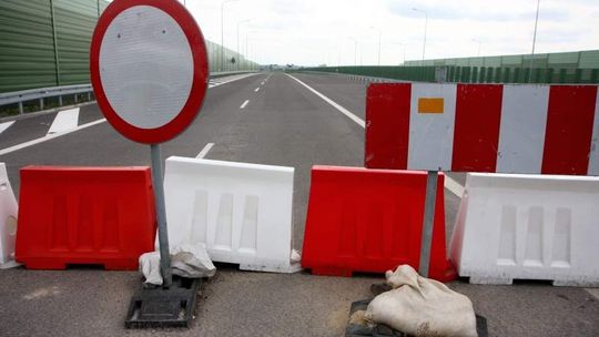 S17 osiada w dolinie Ciemięgi. Muszą rozebrać 240 metrów drogi