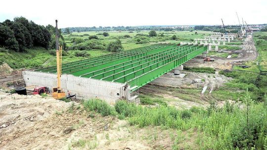 S17: Rośnie estakada nad Bystrzycą