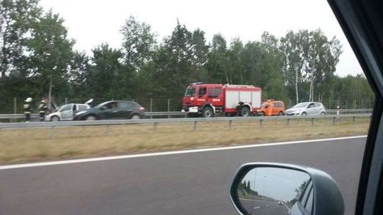 S17: Utrudnienia na drodze Kurów - Lublin. Zapalił się samochód