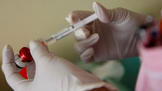 Są "grupą zero", ale lubelscy medycy nie palą się do szczepień na Covid