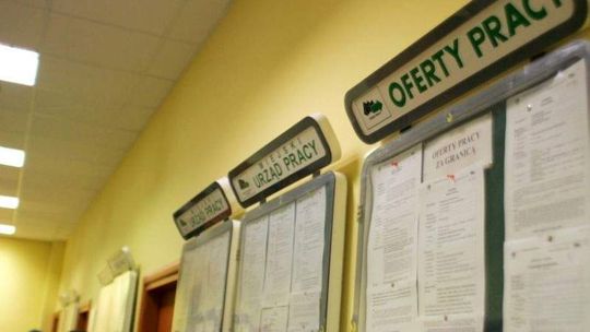 Są pieniądze na bony i dotacje dla młodych bez pracy