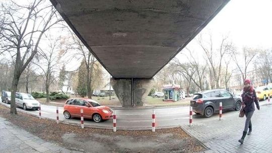 Są pieniądze na kładkę nad ul. Sowińskiego. Remont jeszcze w tym roku?
