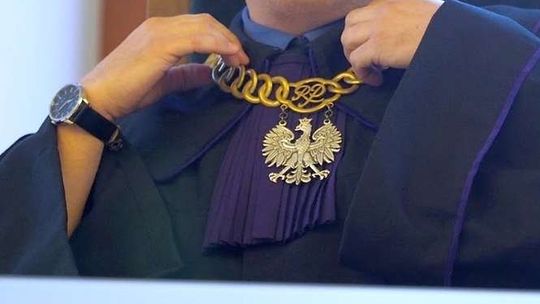 Sąd surowo ukarał TVN i dziennikarzy. Komornik z Łukowa pozwał też inne media