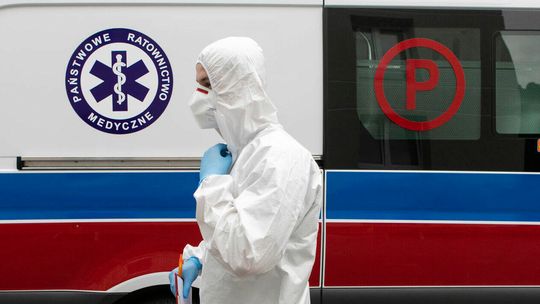 Sąd uchylił karę 30 tys. zł nałożoną na restauratora za otwarcie lokalu w lockdownie