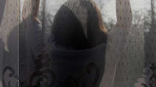 Sąd zabrał dzieci. Dla ich dobra. "To dziwna rodzina, ale bardzo dbali o dziewczynki"