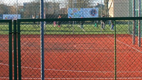 Sąd zakazał korzystania z boisk z powodu hałasu. Miasto idzie do Sądu Najwyższego