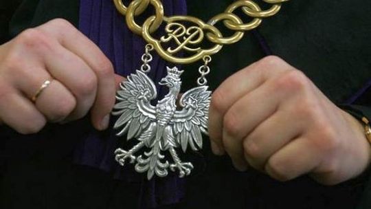 Sąd zakazał zbliżania się gwałcicielom do ofiary na 100 m