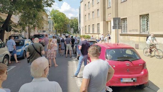 Sądne godziny przed Urzędem Skarbowym w Lublinie. "Już trzeci raz tam jestem i nic nie załatwiłem"