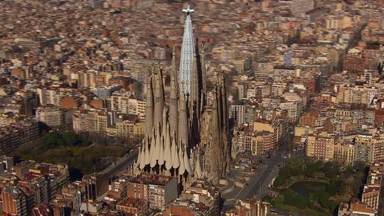 Sagrada Familia w budowie. Będzie najwyższym budynkiem sakralnym na świecie