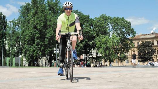 Sam stracił nogę, chce pomagać innym. Rowerem pojedzie do Rzymu
