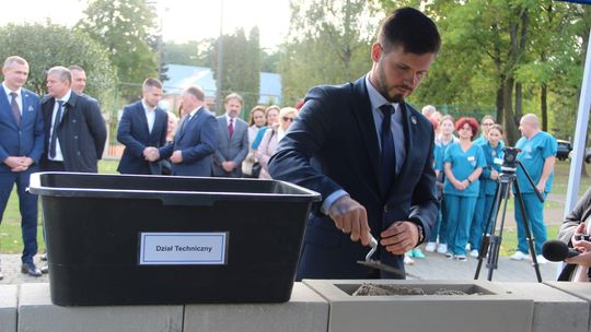 Sami sobie nie poradzą. Szpital zwiększy liczbę łóżek dla tych pacjentów 