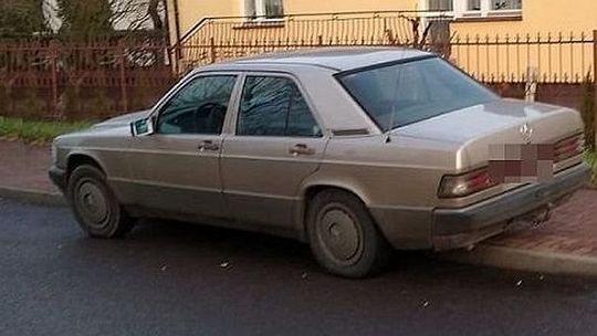 Samochód był otwarty i z kluczykami w środku. Zauważyli to młodzi mężczyźni