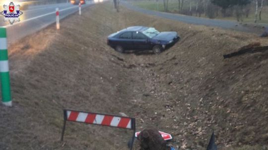 Samochód dachował na obwodnicy Lubartowa [zdjęcia]