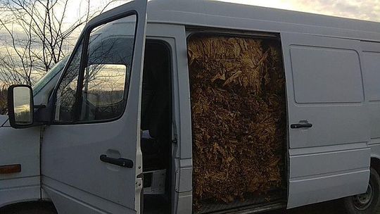 Samochód dostawczy wypełniony po dach. Kierowca twierdził, że sam to spali