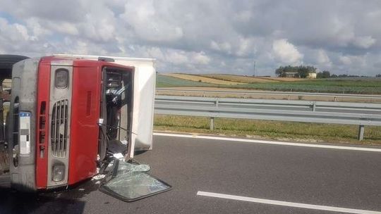 Samochód dostawczy wywrócił się na obwodnicy Lublina, trasa już przejezdna