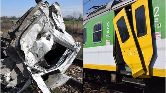 Samochód kompletnie zmiażdżony przez pociąg. Zginął mieszkaniec Dęblina