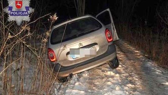 Samochód na poboczu, w środku dwóch pijanych mężczyzn. Dziwne zachowanie kierowcy