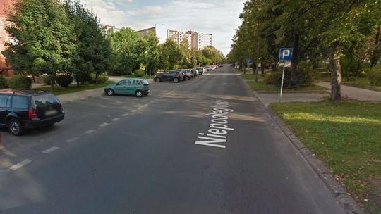 Samochód na środku ul. Niepodległości w Lublinie. W środku nieprzytomny mężczyzna
