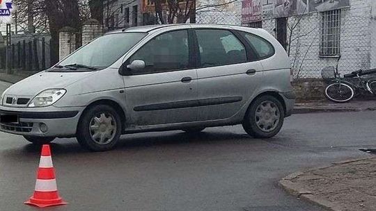 Samochód potrącił rowerzystkę. 58-latka w szpitalu 