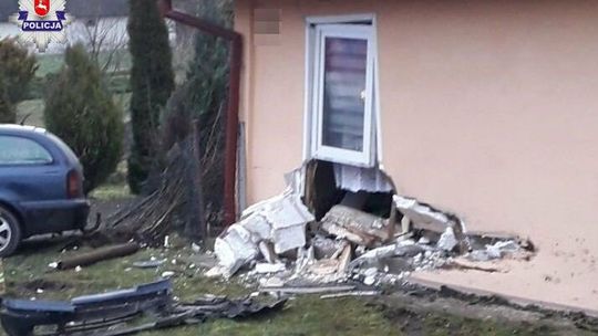 Samochód przebił ścianę, za którą spali ludzie 